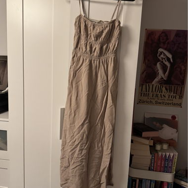 Spaghettiträger Kleid mit Schlitz