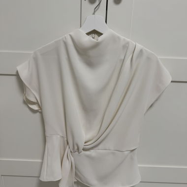 Blouse portefeuille élégante – crème blanche (ZARA)