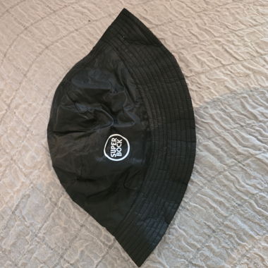 Cappello a secchiello nero