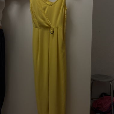 Gelber Jumpsuit mit Spaghettitraegern
