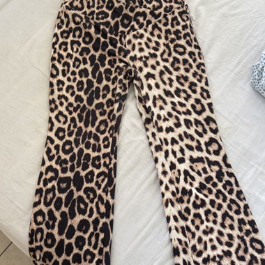 Hose mit Leopardenmuster