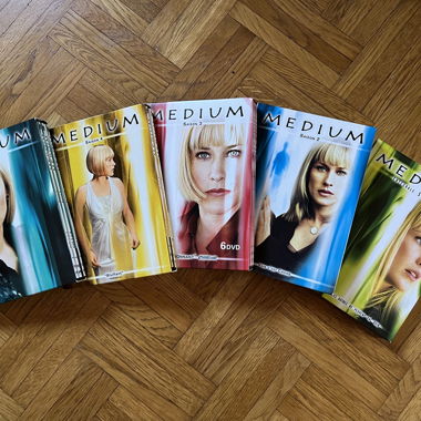 DVD lots for the series "Medium"
