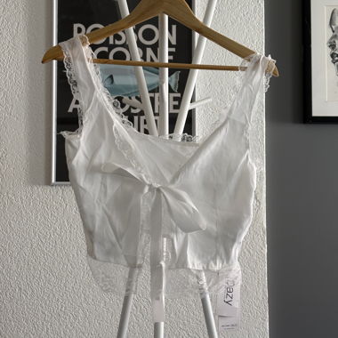Top corto in pizzo bianco