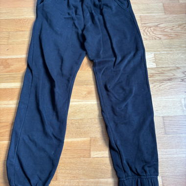 schwarze Jogginghose