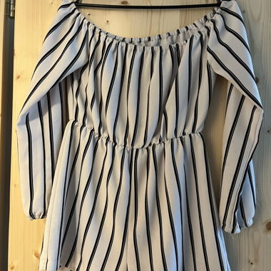 Jumpsuit with long sleeves
