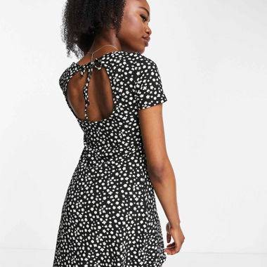Blumenkleid Stradivarius