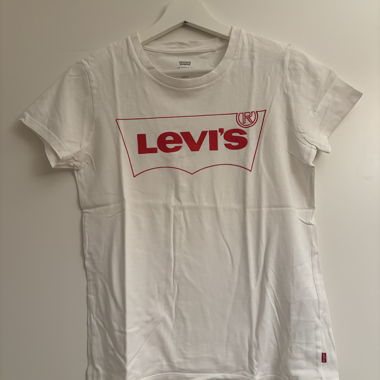 Levis strauss tshirt