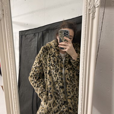 Leopard-Fellimitatmantel