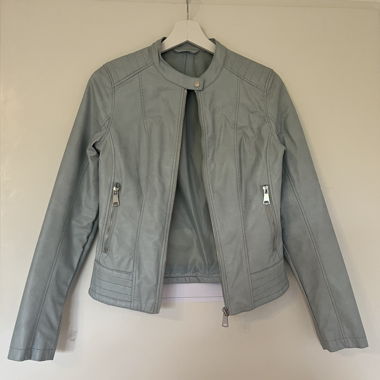 Giacca in ecopelle azzurro chiaro