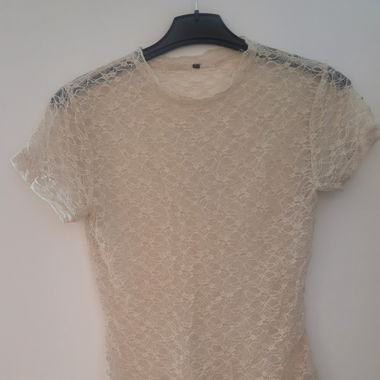Top in pizzo beige
