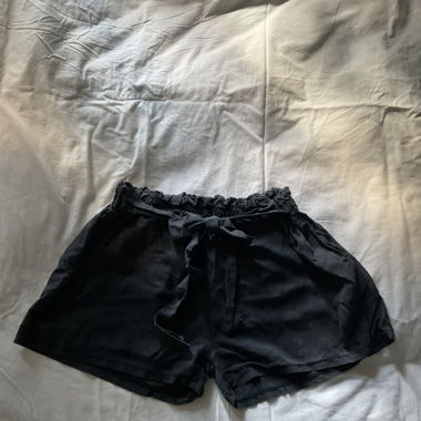 Short noir avec cordon