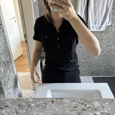 Schwarzes Poloshirt