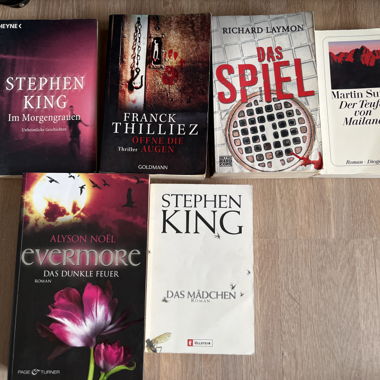 Diversi libri in vendita