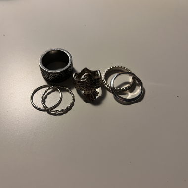 6 silver rings (all together or separate)