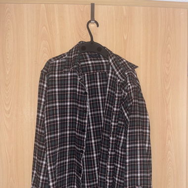 Chemise à carreaux noire et verte