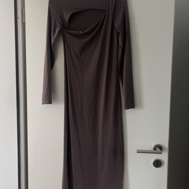 Abito lungo con cut-out