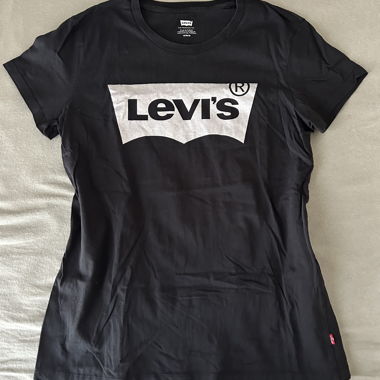 Levi's black fitted logo T-shirt size M