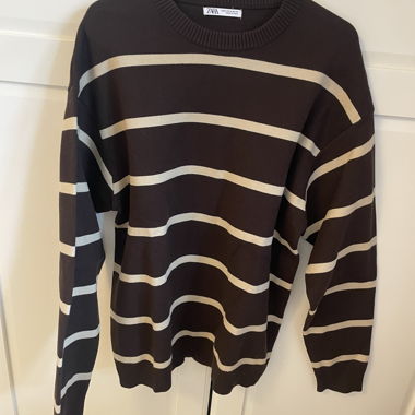 Zara gestreifter Strickpullover