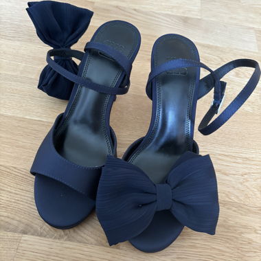 Escarpins ASOS Design avec des rubans asymétriques