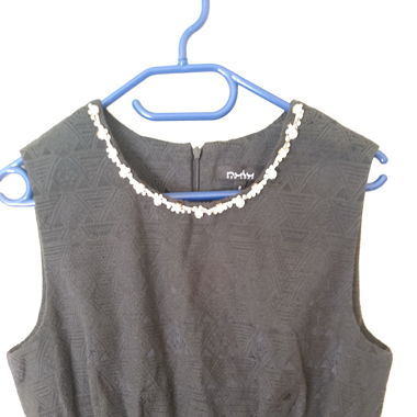 Robe noire sans manches 
