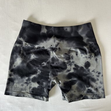Black tie-dye scrunch shorts