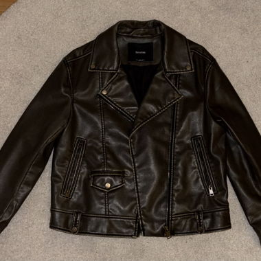 braune Kunstlederjacke