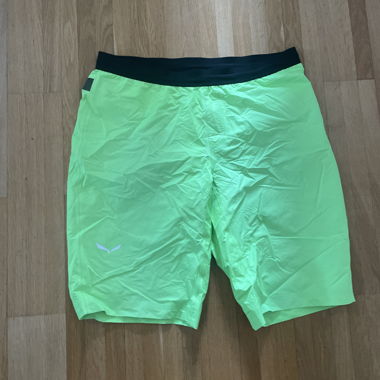 Short sportivi fluo