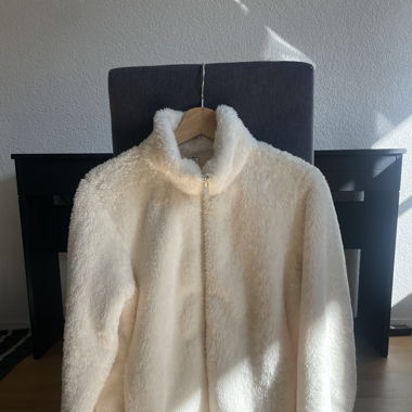 Weisse Uniqlo Fleecejacke