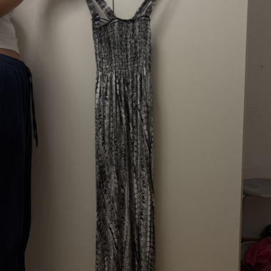 Langes Trägerkleid mit Muster