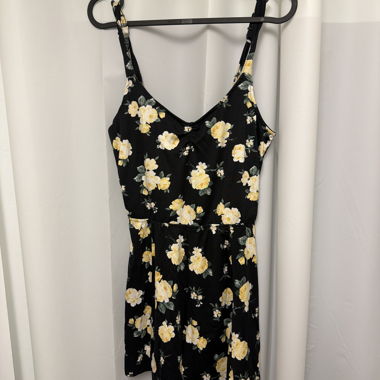 Hollister Blumiges Sommerkleid