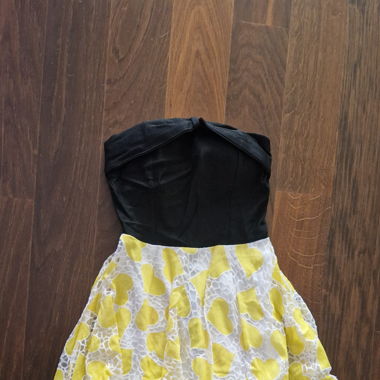 Schulterfreies Kleid