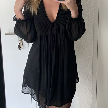 Süsses Kleid mit luftigen Ärmeln