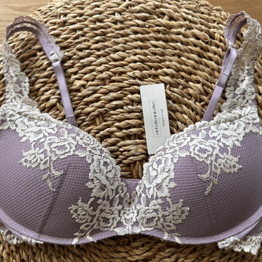 Soutien-gorge en dentelle lilas