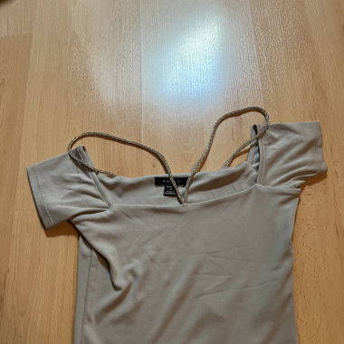 Top con cinturini glitterati