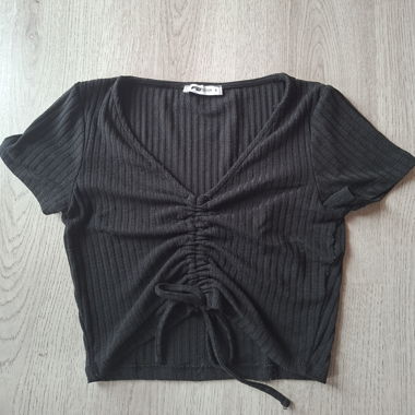 Schwarzes geripptes Crop-Top