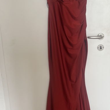 Red evening dress with slit