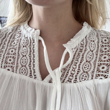 Blouse mit Spitzen