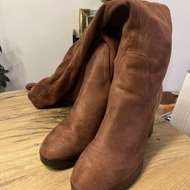 Overknee-Stiefel in Wildlederoptik