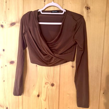 Top a maniche lunghe corto