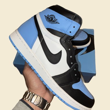 Nike Air Jordan 1 Retro High OG UNC Toe