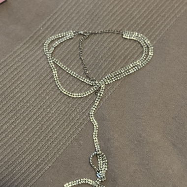 Collier argenté scintillant