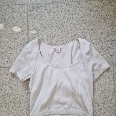 Top bianco, vita scoperta