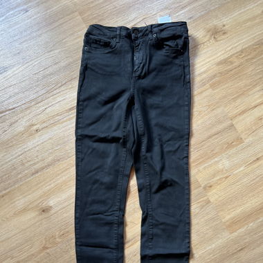 Pantaloni neri aderenti