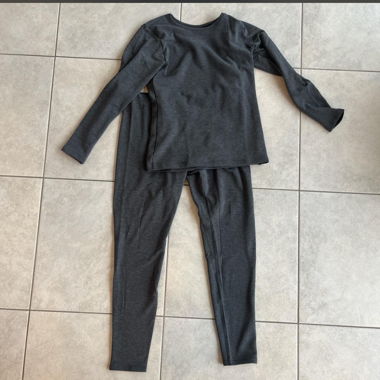 Ensemble top thermique et leggings gris foncé