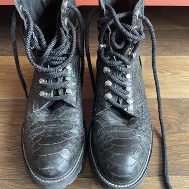 Bottes noires à lacets