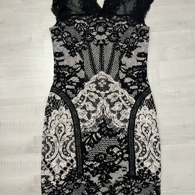 Robe en dentelle noir/crème