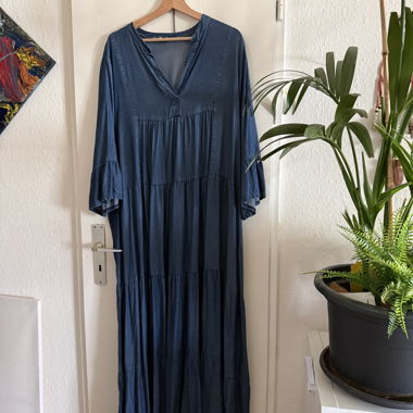 Langes Kleid in Jeansblau