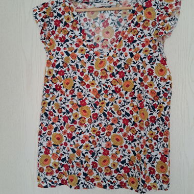 Floral top with short sleeves