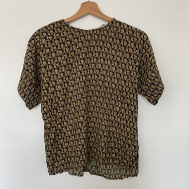 Blouse with black and yellow pattern 