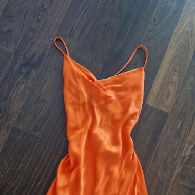 Oranges Kleid